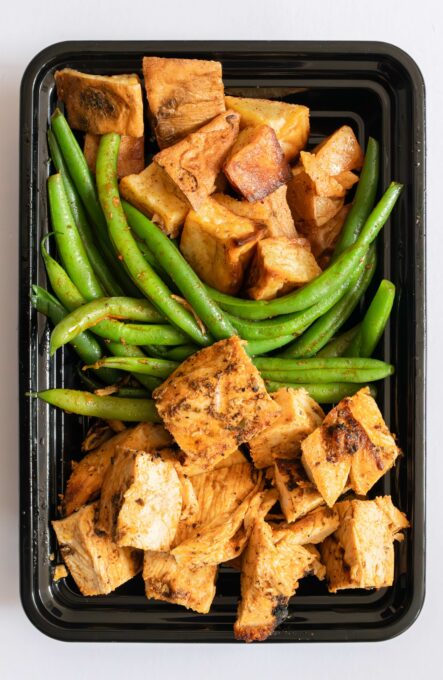 grilled chicken meal prep plate - fitlicious